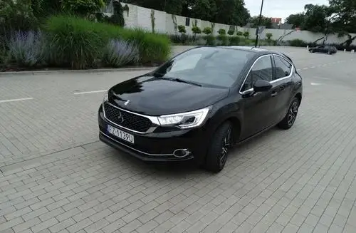 DS 4 
