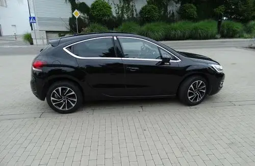 DS 4 