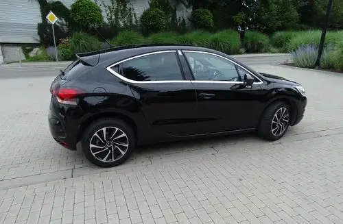 DS 4 