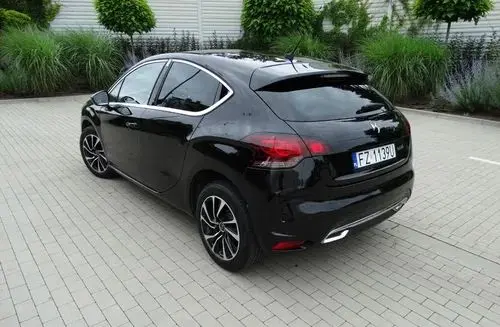 DS 4 