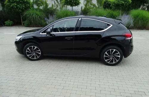 DS 4 