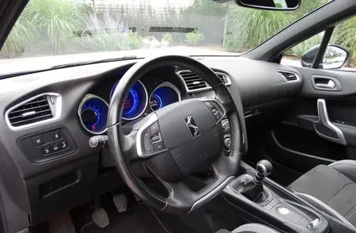 DS 4 