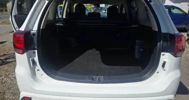 MITSUBISHI Outlander 2.0 4WD