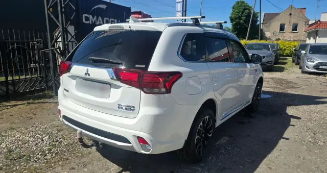 MITSUBISHI Outlander 2.0 4WD