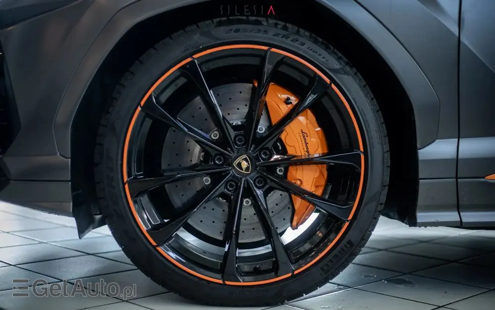 LAMBORGHINI Urus Standard