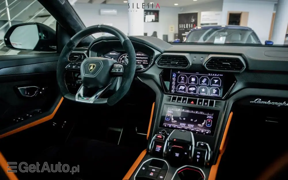 LAMBORGHINI Urus Standard