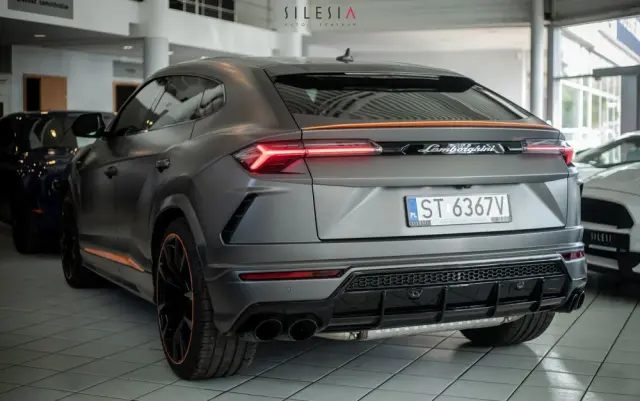 LAMBORGHINI Urus Standard