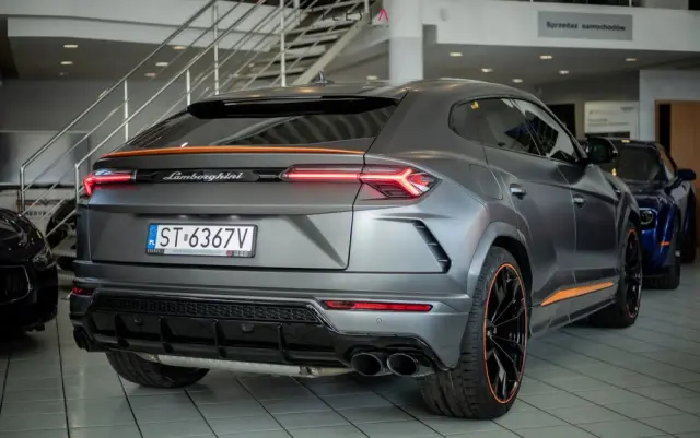 LAMBORGHINI Urus Standard