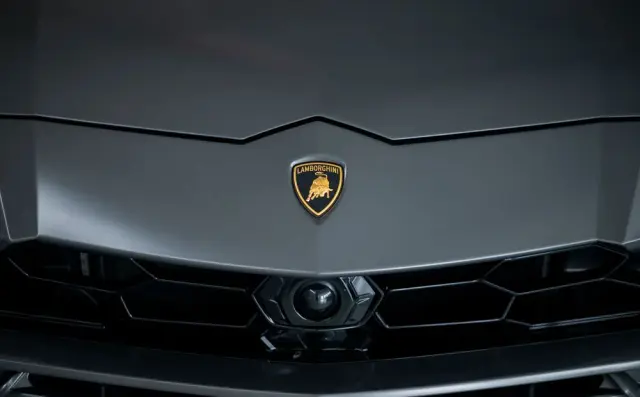 LAMBORGHINI Urus Standard