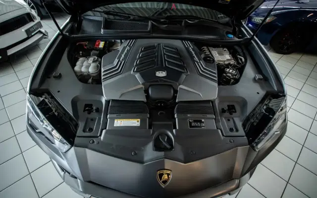 LAMBORGHINI Urus Standard