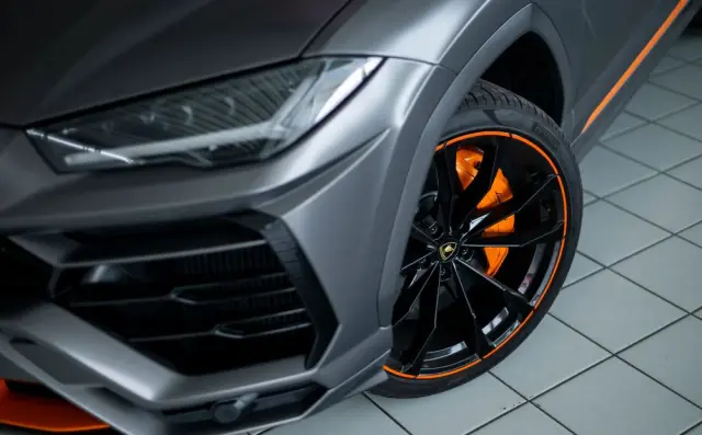 LAMBORGHINI Urus Standard