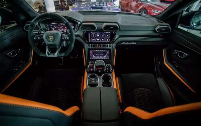 LAMBORGHINI Urus Standard