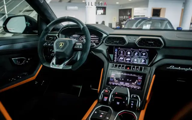 LAMBORGHINI Urus Standard