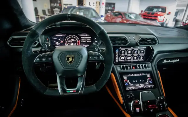 LAMBORGHINI Urus Standard