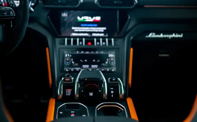 LAMBORGHINI Urus Standard