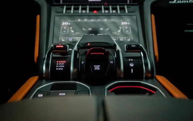 LAMBORGHINI Urus Standard