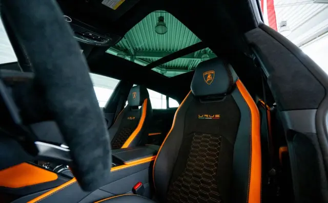 LAMBORGHINI Urus Standard