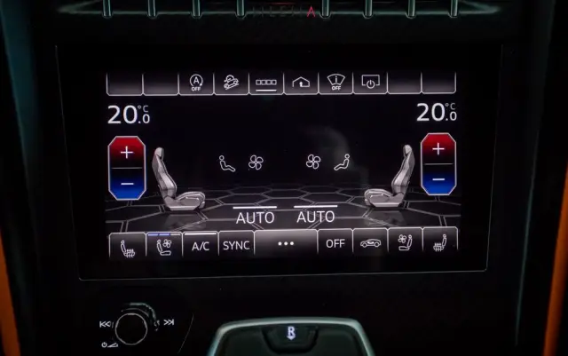 LAMBORGHINI Urus Standard