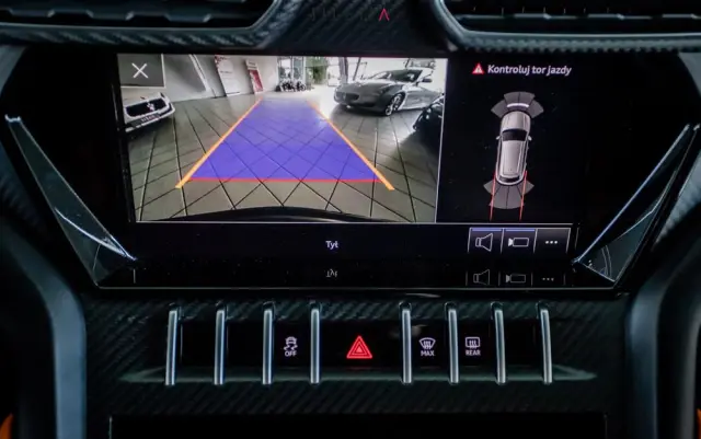 LAMBORGHINI Urus Standard