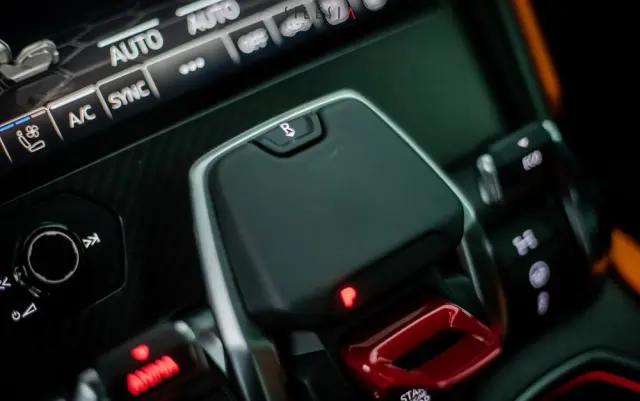 LAMBORGHINI Urus Standard