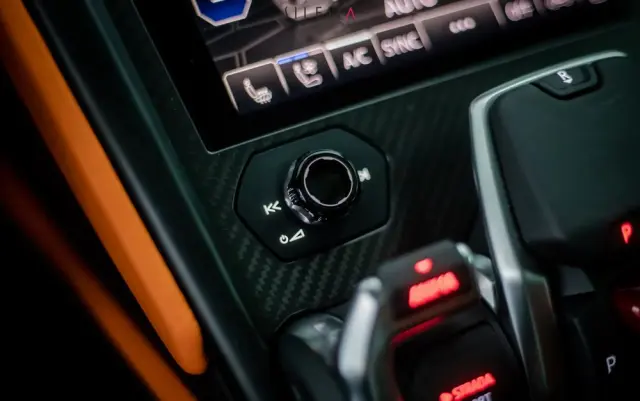 LAMBORGHINI Urus Standard