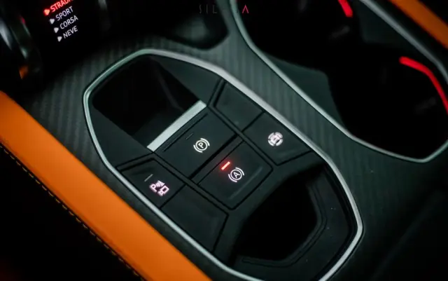 LAMBORGHINI Urus Standard