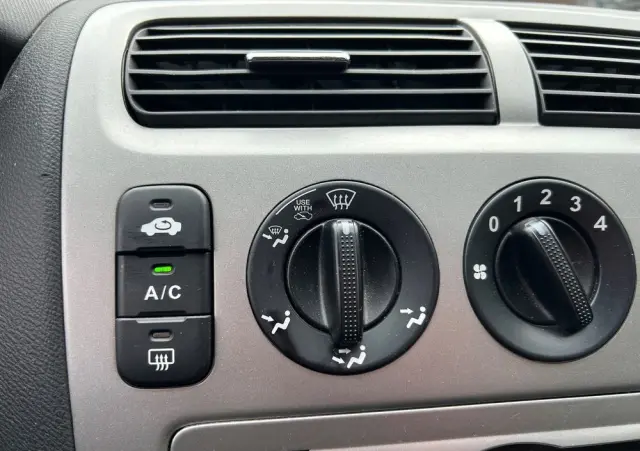 HONDA Civic 1.4i Extra Edition