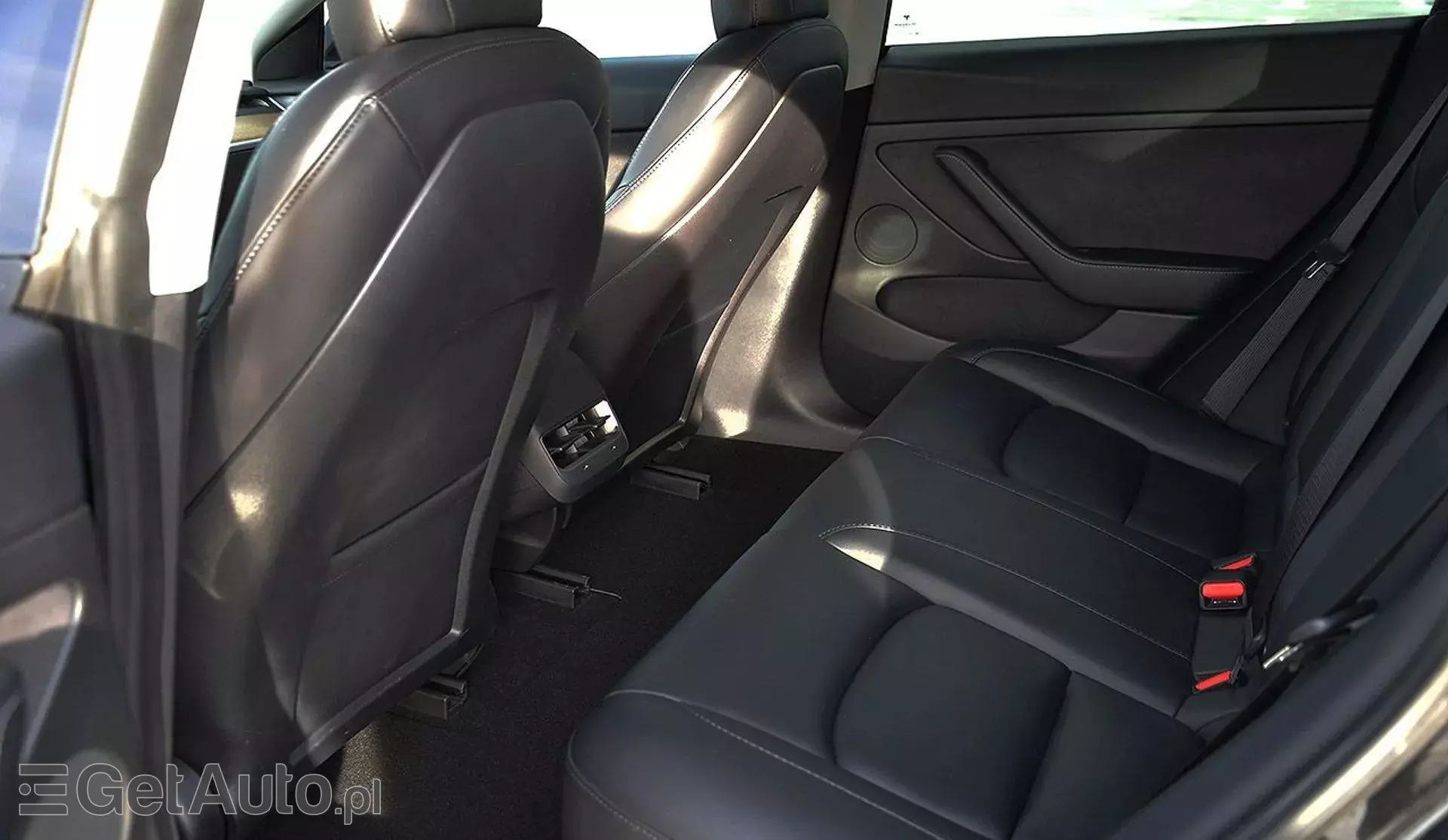 TESLA Model 3 Long Range 82 kWh (441 KM) AWD