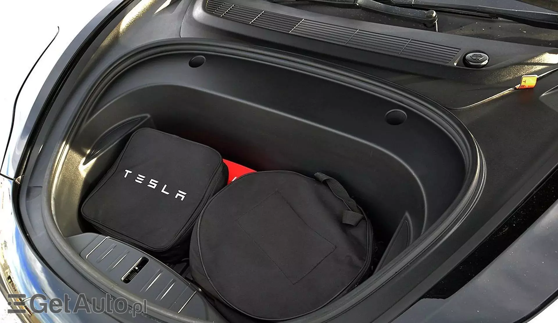 TESLA Model 3 Long Range 82 kWh (441 KM) AWD