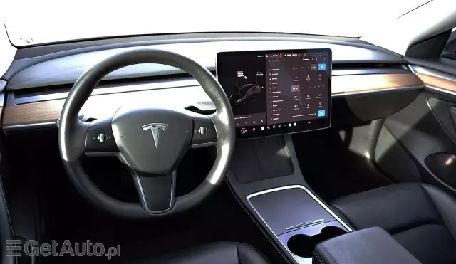 TESLA Model 3 Long Range 82 kWh (441 KM) AWD