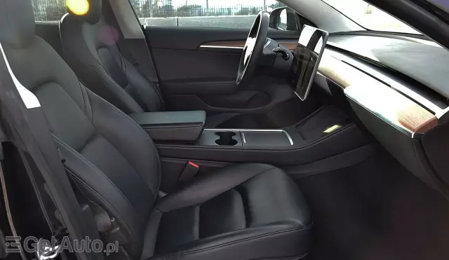TESLA Model 3 Long Range 82 kWh (441 KM) AWD