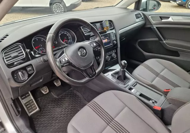 VOLKSWAGEN Golf Variant 1.6 TDI 4Motion BlueMotion Technology Allstar