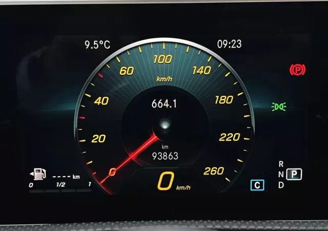 MERCEDES-BENZ Klasa A 200 d 8G-DCT AMG Line