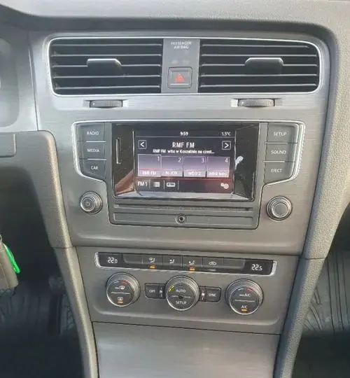 VOLKSWAGEN Golf 