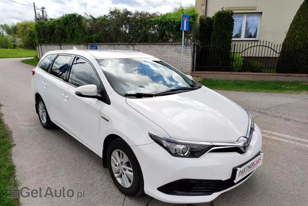 TOYOTA Auris 