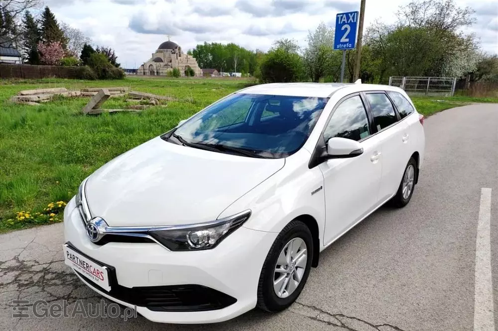 TOYOTA Auris 
