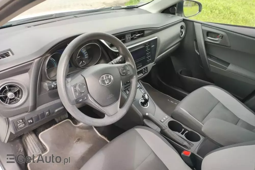 TOYOTA Auris 