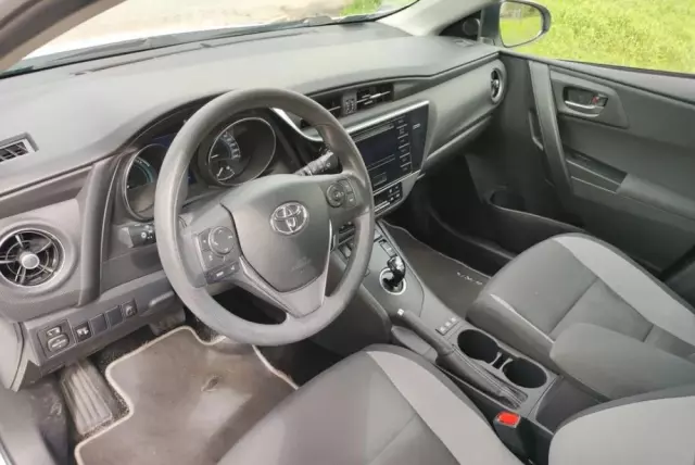 TOYOTA Auris 