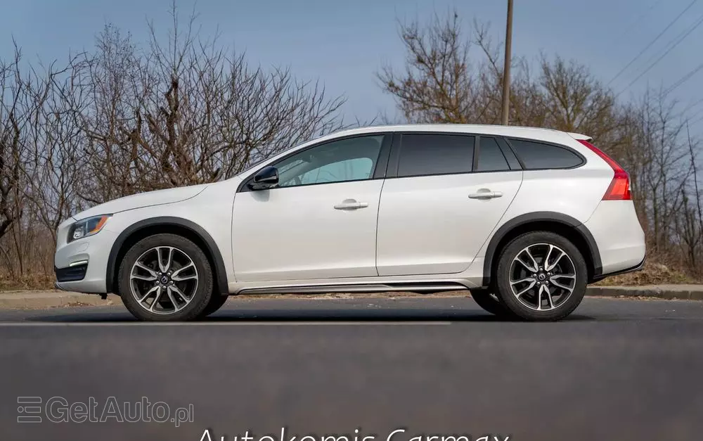 VOLVO V60 Cross Country T5 AWD Summum