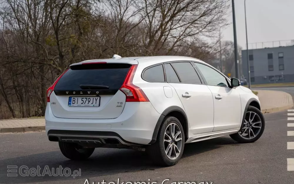 VOLVO V60 Cross Country T5 AWD Summum