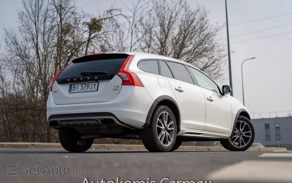 VOLVO V60 Cross Country T5 AWD Summum