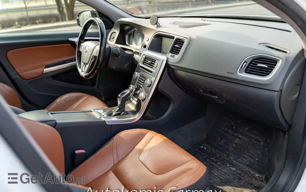VOLVO V60 Cross Country T5 AWD Summum