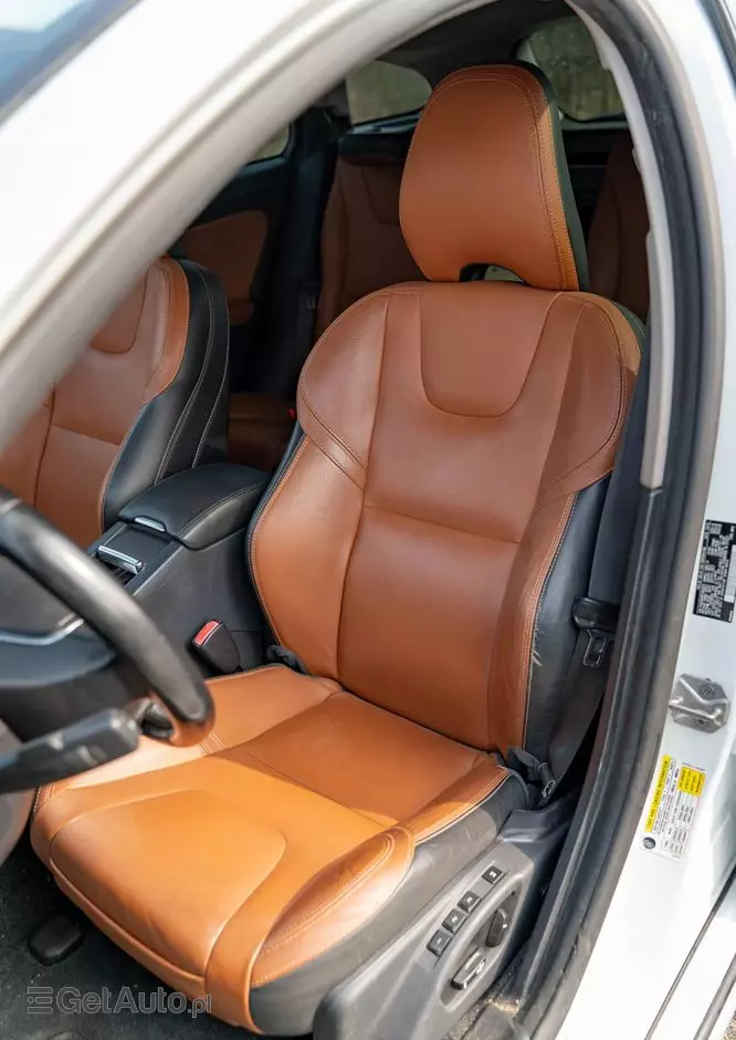 VOLVO V60 Cross Country T5 AWD Summum