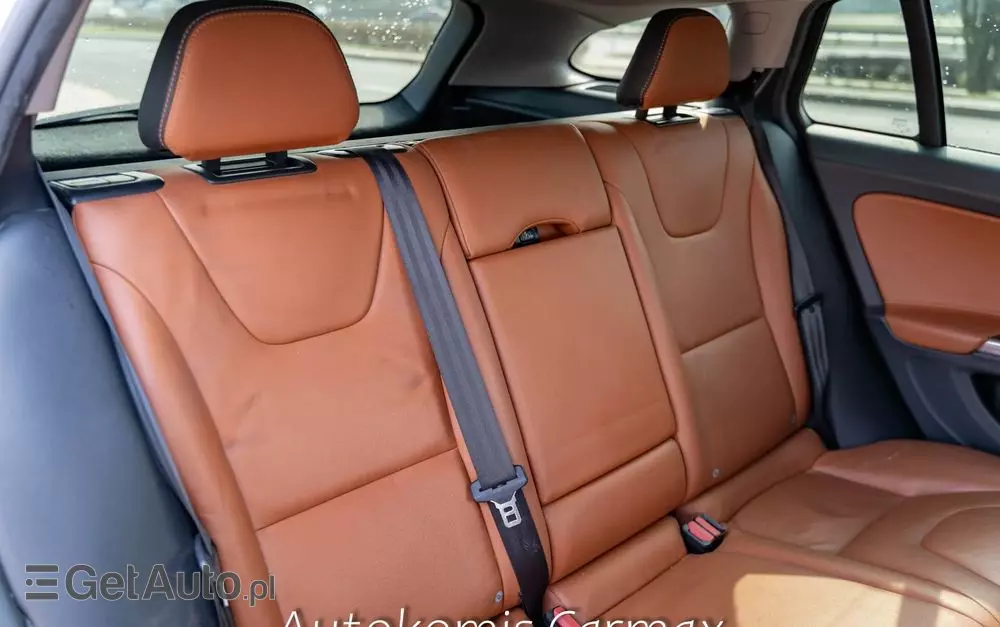 VOLVO V60 Cross Country T5 AWD Summum