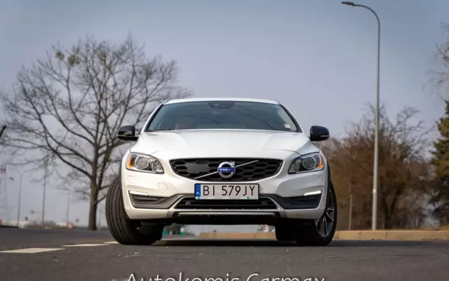 VOLVO V60 Cross Country T5 AWD Summum