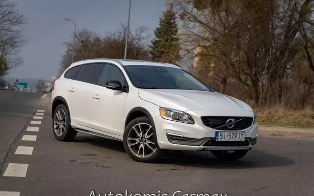 VOLVO V60 Cross Country T5 AWD Summum
