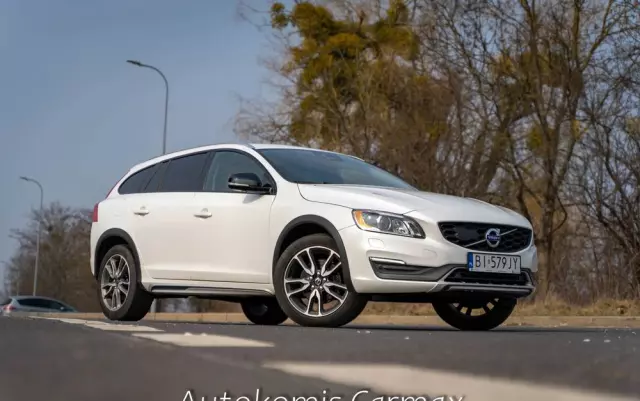 VOLVO V60 Cross Country T5 AWD Summum