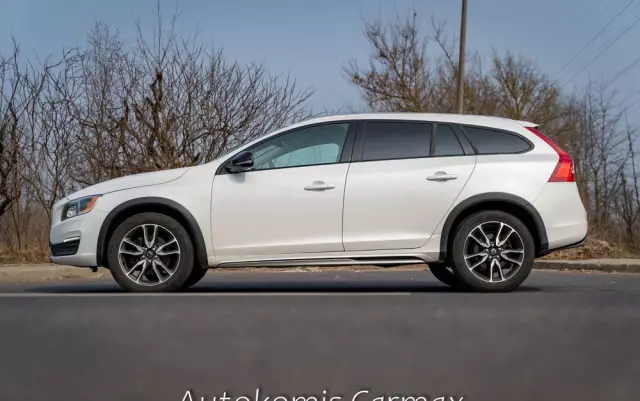 VOLVO V60 Cross Country T5 AWD Summum