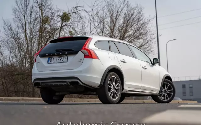 VOLVO V60 Cross Country T5 AWD Summum