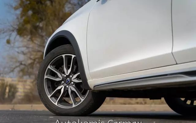 VOLVO V60 Cross Country T5 AWD Summum